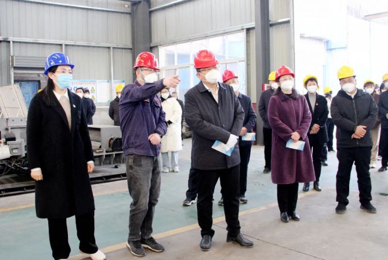 馬村區(qū)委書記師少輝，區(qū)委副書記、區(qū)長王婕等人到演風公司進行調(diào)研